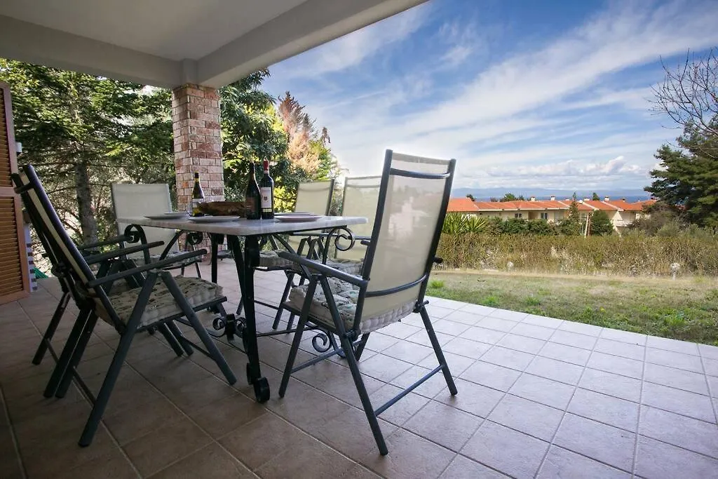 펜션 Privately Gated Garden Sea View Home 크리오피지